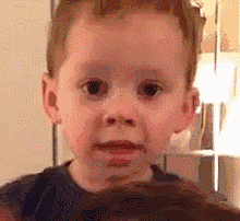 假笑男孩表情包