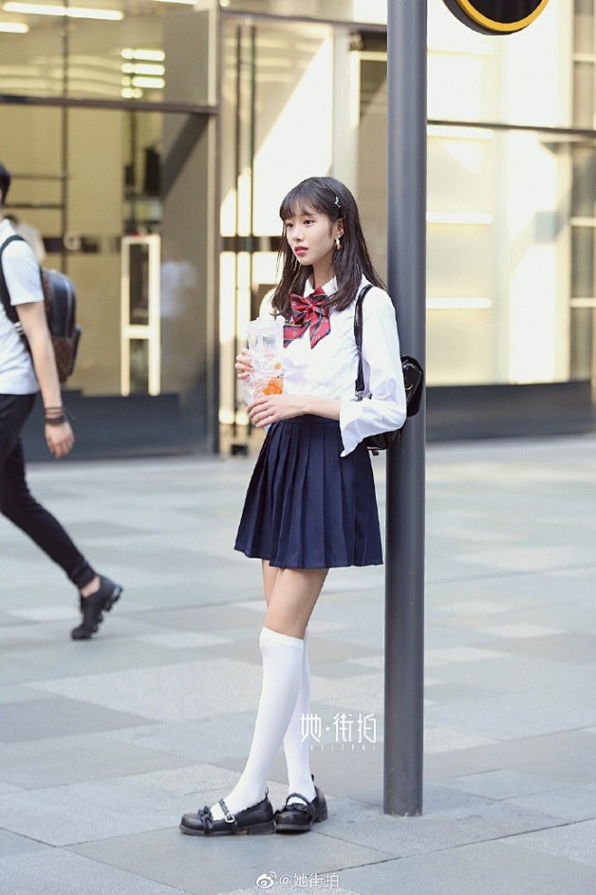 「成都街拍回顾」穿JK制服的小可爱，有没...