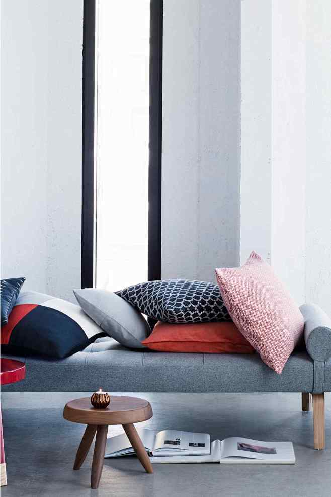 Block-coloured cushi...