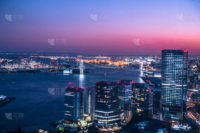 御台场周围美丽的东京城市景观。