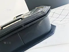 服饰系列实景六角形口盖包细节场景图YTXS_143 小香 六角形 口盖包_IMG_5082