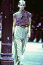 Comme des Garçons Fall 1993 Ready-to-Wear Fashion Show : See the complete Comme des Garçons Fall 1993 Ready-to-Wear collection.