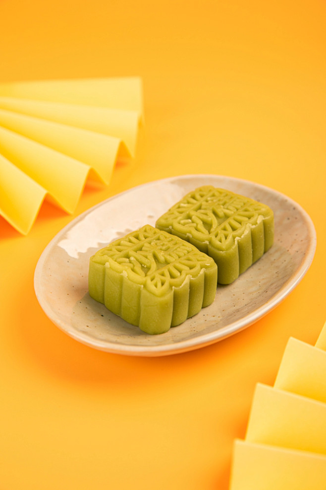 绿豆麦香凉糕点心糕点甜品美食摄影图