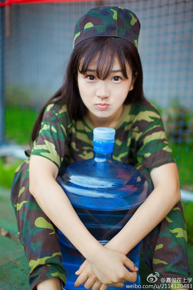 严嘉俊是浙大中文系的学生，大学的四年时间...
