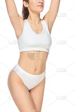 美丽的女人穿着内衣孤立在白色的背景。美容、美容、水疗、脱毛、饮食、治疗、健身理念、感官摆姿势