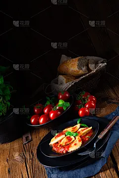 真主安拉热那亚意大利馄饨配罗勒番茄酱
