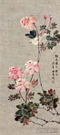 张书旗(1900-1957)，原名世忠，字书旗，号南京晓庄、七炉居。室名小松山庄。浙江浦江人。曾任南京中央大学教授，抗战期间去美国创办画院，讲学作画，后定居旧金山。勤于写生，工于设色，尤善用粉，在染色的仿古宣纸上，用白粉蘸色点染，计白当黑，手法巧妙娴熟，极见生动，画风浓丽秀雅，别具一格，与徐悲鸿、柳子谷三人被称为画坛的"金陵三杰"。其作品曾被美国总统收藏。其取法于任伯年，作花鸟喜用白粉调和色墨，画面典雅明丽，颇具现代感。又得高剑父与吕凤子亲授，形成色、粉与笔墨兼施的清新流丽画风而独标一