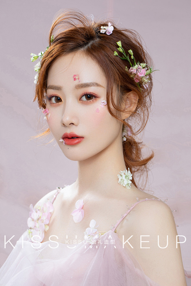 国潮 #妆容#彩妆# #眼妆# #唇妆##护肤#美妆#美女#微笑#笑容#模特#医美#女装#酷#流行#时尚#珠宝#高清照片#摄影#身材#彩妆 ...