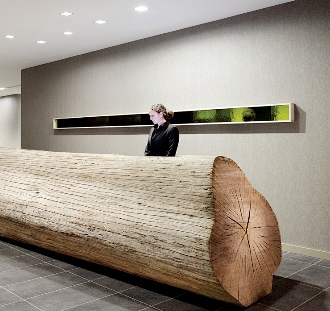 The reception desk o...