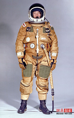 小杨学设计采集到宇航服