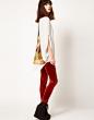 搭配吧#红色的裤子用来彰显年轻时尚，而米白色的上衣更让自己显得休闲和婉约的气质，爱搭配由www.wyj360.com/twwyj/2012/0929/252.html天文望远镜 整理分享