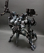 高機動強襲機 アーロゲント | HEXA GEAR . COM ‐ ヘキサギア オフィシャルサイト : 本機はVFが所有する第2世代の攻撃型ヘキサギアである。

本機はLAがかつて所有していた実験機、プロキオンⅡ2号機をVFが入手、解析し得られた機体データにVFの最新技術を投入、混合発展させることで完成した。

プロキオンⅡ2号機はバルクアームタイプの高性能試験機として、LA管理のもとで実戦運用試験を