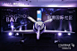 【多图】360°环屏、全息激光表演、复古飞机、同声传译……这是地产发布会？ : Brand：前湾国际社区 Agency：T&G同格公关 Event Date：2018.8.24 Location：杭州 8月刚刚刷屏的“新物种爆炸”360°环屏，转眼降落到了杭州，一场被称为史上最不像地产的地产发布会“无界·前湾国际社区开幕式”，霸屏
