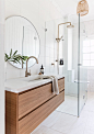 其中包括图片：Manly Apartment - Contemporary - Bathroom - Sydney - by Visualising Interiors | Houzz AU