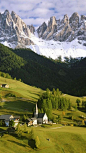 （St Magdalena Village, Val Di Funes, South Tirol, Italy）