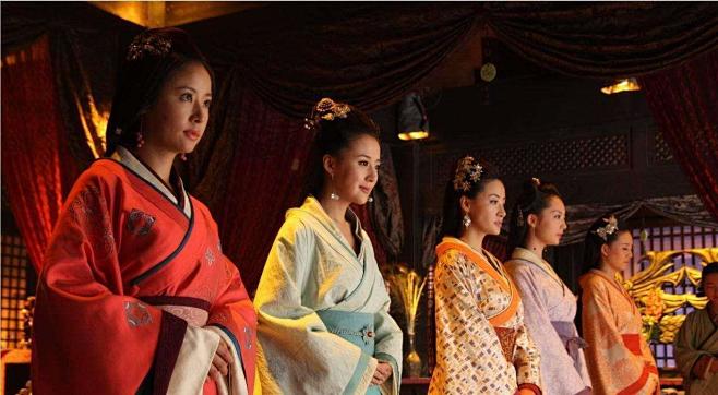 古代陪葬的嫔妃宫女，为什么她们的双腿都是...