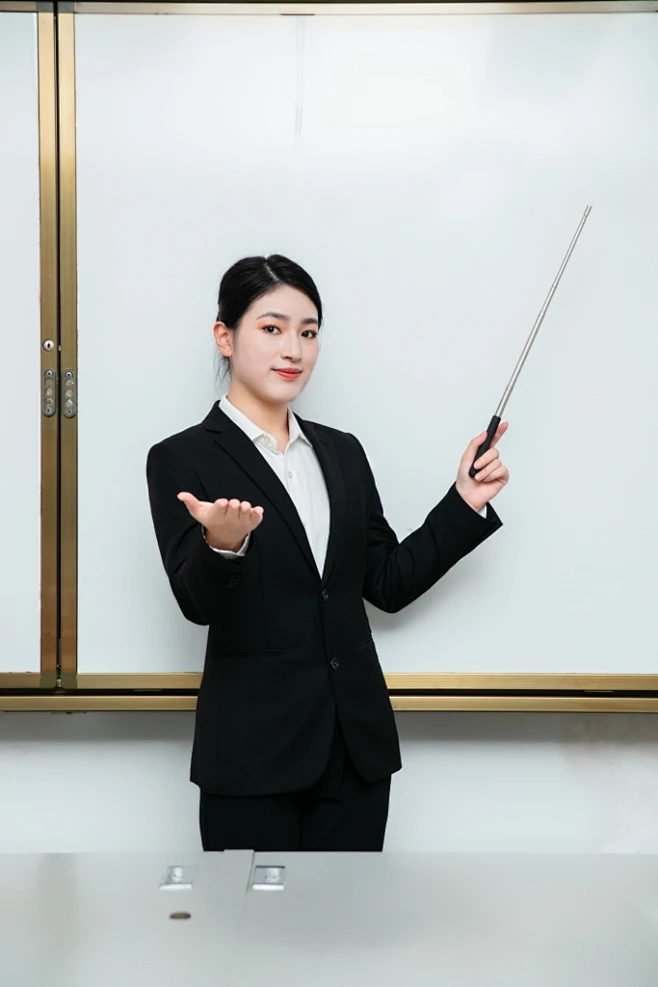 职业教师手拿教鞭讲课教师老师人物摄影图-花瓣网