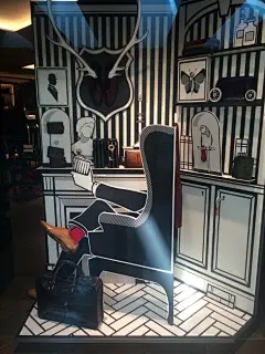 创意服装店铺橱窗展示搭配设计图集丨时尚男装女装店化妆品店展示设计