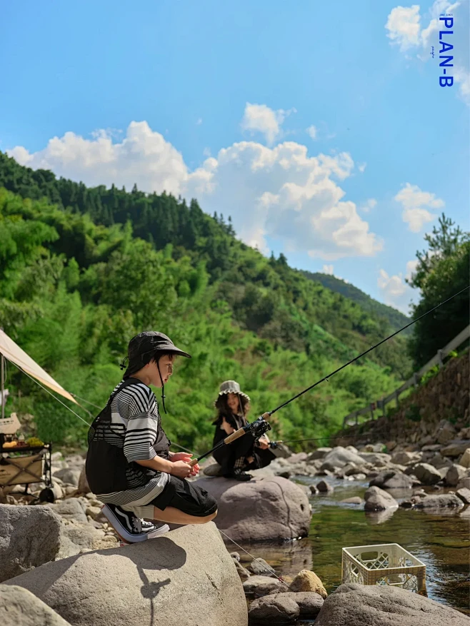 春夏季总要拍次峡谷，小溪山谷野生交错