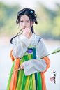 服装：与子同裳-秋月半弯
汉服 古装  #有美人兮，见之不忘#