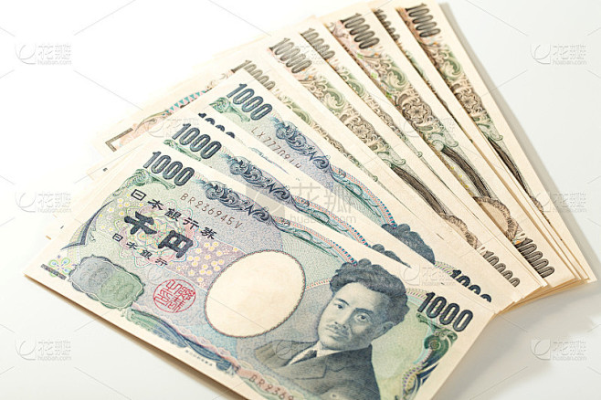 日本纸币1万日元和1000日元