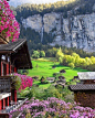 @旅游播报 的个人主页 - 微博劳特布龙嫩山谷 (Lauterbrunnen valley)，因为有七十多处大小不一的瀑布，而被称为瑞士的“瀑布小镇”。