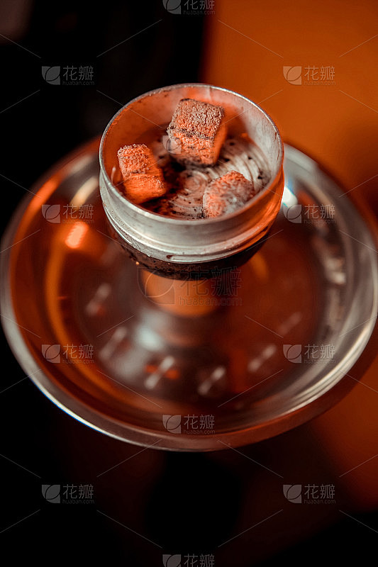 水烟味烟草与水烟碗