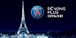 巴黎圣日耳曼队的新队徽沿袭了圆形的基本造型，并仍然以蓝色为基调。为了在世界各地吸引更多支持者，“大巴黎”队新队徽在设计上更加突出了城市主 题，希望凭借“巴黎”这个响亮的名字获得更多认同感。因此，在巴黎圣日耳曼队的新队徽上，白色的拉丁文“巴黎”和红色的“埃菲尔铁塔”占据了整个图案的上 部和中部，显得十分醒目。在“铁塔”标志下方是一朵金色的百合花，而整个图案的最下方则是以白色标注的拉丁文“圣日耳曼”。