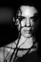 Kendal Jenner, photographed by Russell James for Nomad. Er zit iets mysterieus aan deze foto dat ik erg mooi vind. Ik vin het ook heel mooi hoe de schaduwen over het gezicht van de model lopen en de gezichtsuitdrukking is ook helemaal goed.: 