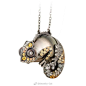  款异形珍珠变色龙造型吊坠，神态非常生动[good][doge]。Chameleon Diamond Yellow Green Sapphire Tahiti Pearl Gold Pendant（异形大溪地珍珠+黄色蓝宝石+钻石）