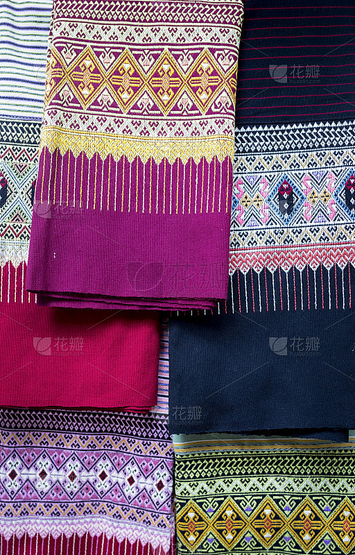 收集著名的传统泰国纱笼
