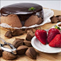 巧克力蛋糕草莓巴西坚果