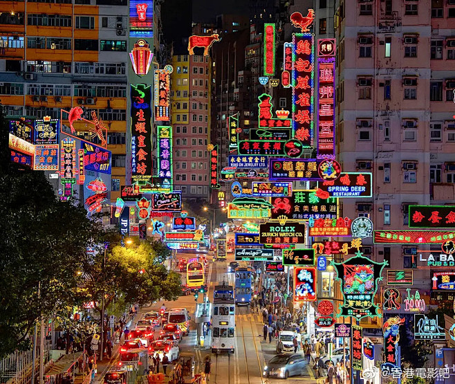 曾经香港的繁华闹市，港湾晚灯，山顶破晓，摘下怀...