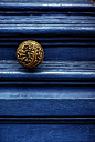 Gold knob Blue door: 