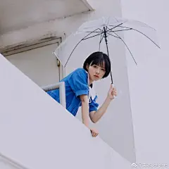 #美照盒子#
Rainy Blue

摄影：@关木Jerome
出镜：@Haruka月岛雯 ​​​​