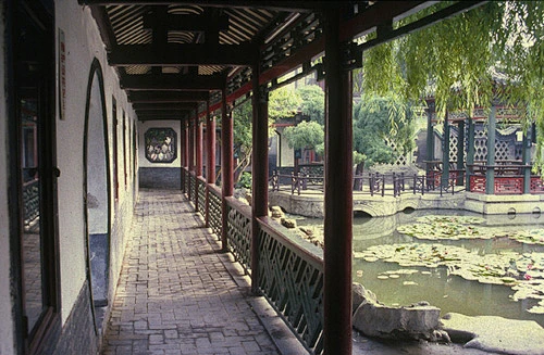 廊是形成中国古代建筑外形特点的重要组成部分-花瓣网