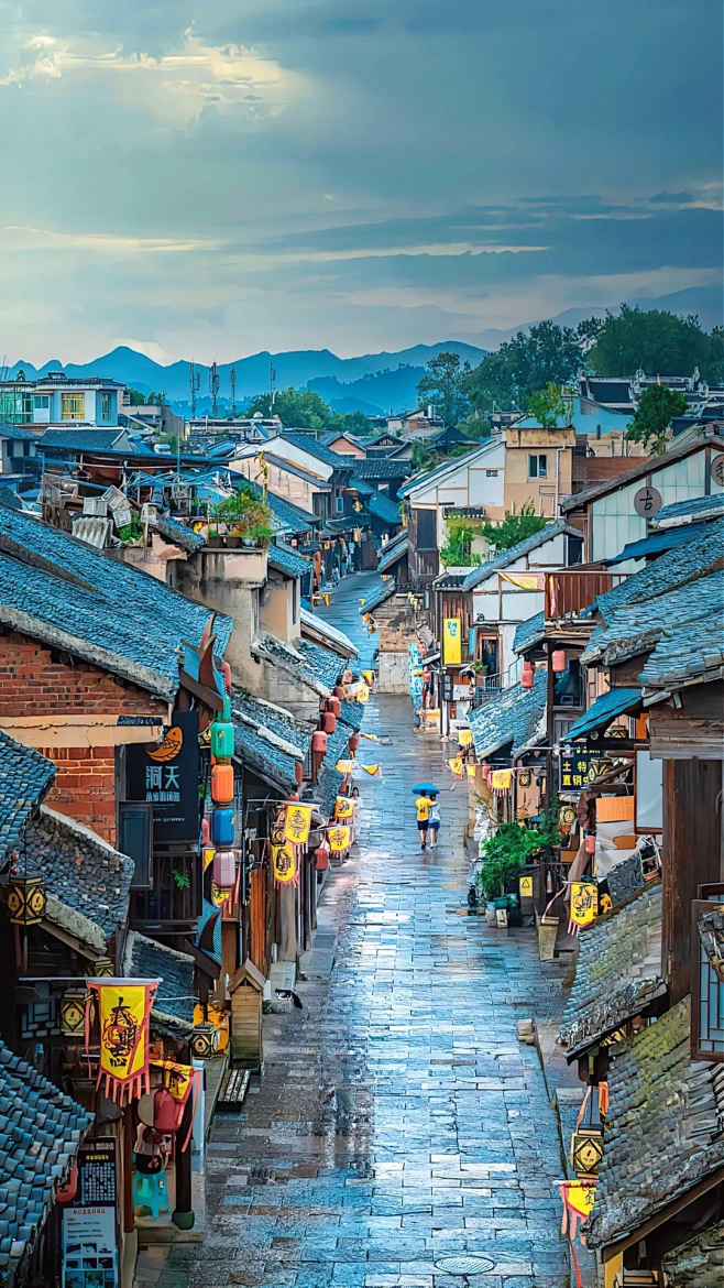 贵州青岩古镇旅游攻略：穿越时空的古镇之旅 在贵州这片神奇的土地上，青岩古镇以其独特的魅力吸引着无数游客。这座位于贵阳市花溪区南部的古镇，不仅是 ...