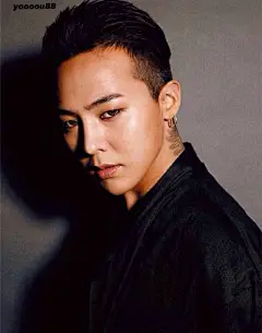 「#权志龙##GD# 」权志龙无水印壁纸我还是喜欢9张毫无规律的散图希望大家能多多点赞，给我重回微博的自信！