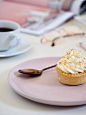 A cupcake and a coffee. photo by Plush Design Studio (@plushdesignstudio) on Unsplash : Download this photo in Coffs Harbour, Australia by Plush Design Studio (@plushdesignstudio)