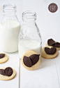 Cookies with chocolate leaves