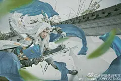 #cos正片# #剑网3七周年##纯阳# #剑网3COS大赛# 
    
    昆仑玄境山外山，乾坤阴阳有洞天。只问真君何处有，不向江湖寻剑仙。
    仗剑四方，云游天下，梯云一纵，身轻如燕。化三清，吞日月，破苍穹，出鸿蒙。
    华山之峰纯阳宫，千里积雪隐其踪。 御剑绝云气，悟道负青天。
    世人眼中只有他白...展开全文c