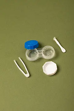 隐形眼镜配套工具护眼爱眼日近视眼摄影图