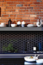 bricks and black backsplash #decor #cozinhas #kitchens