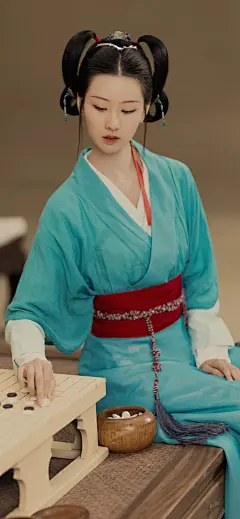 美女壁纸～陈都灵穿了件古风蓝裙...@霁枫壁纸的动态