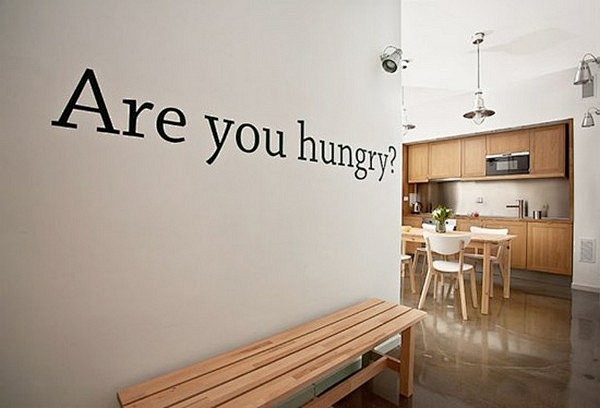 通往餐厅、厨房的路上是一路字母，你饿了吗...