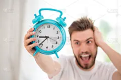 年轻人睡了一天