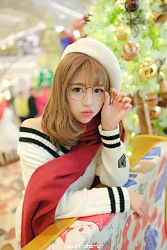 还记得那天你的妆容和本来就可爱的脸蛋，霓虹灯在下雪的夜里也比不上你好看的模样，平安夜的许愿，果然还是希望未来以后的日子一直都有你。——爱语心萌16.12.23#心萌心语##圣诞节##唯美##人像##摄影##小清新##美女##唯美图片##壁纸#