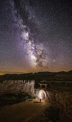 昨天发的一张甘肃明代永泰古城的图片，很多人私信问我原图，我把我的微博水印裁掉了，发在这里。图片不是我拍的，是当时手机里自带的壁纸。 ​​​​