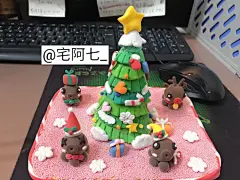 #创意儿童画##超轻黏土# 来一波圣诞节手工轻黏土作品 前面两个和画室老师一人捏了一个
后面几张无水印的素材来自堆糖分享 ​​​​
