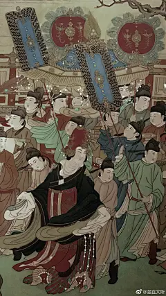 武后戴的可能是风帽，但没有裙边儿，感觉挺厚实，工艺考究。上元元年（674）, 武则天进天后，李治自称天皇。第二年，洛阳奉先寺建成，龙门山凿成卢舍那佛大像，武后亲率朝臣参加卢舍那佛“开光”。 ​​​​